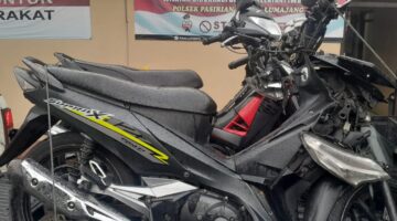 Dua Pelajar Terluka dalam Tabrakan Antar Motor, TKP di Jalan Umum Desa Condro, Pasirian