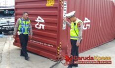 Truk Kontainer Terguling di Pantura Brebes, Kemacetan Parah!