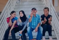 {"remix_data":[],"remix_entry_point":"challenges","source_tags":[],"origin":"unknown","total_draw_time":0,"total_draw_actions":0,"layers_used":0,"brushes_used":0,"photos_added":0,"total_editor_actions":{},"tools_used":{"adjust":1},"is_sticker":false,"edited_since_last_sticker_save":true,"containsFTESticker":false}