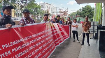 CACA SUMSEL Geruduk Kantor Walikota Palembang Terkait Dugaan Abuse of power di Dinas Pendidikan Kota Palembang