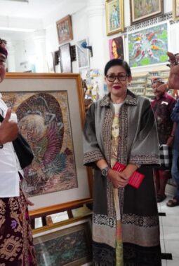 Ketua Dekranasda Bali Minta Para Seniman Ajegkan Gaya Lukisan Bali Asli