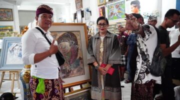 Ketua Dekranasda Bali Minta Para Seniman Ajegkan Gaya Lukisan Bali Asli