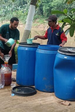 Netralisir Sungai Cisadane, Banksasuci Larutkan 20 Ton Eco Enzyme 