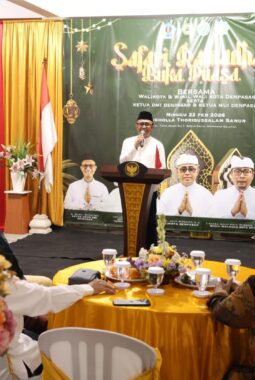 Walikota Denpasar Hadiri Buka Puasa Bersama di Musholla Thoriqussalam