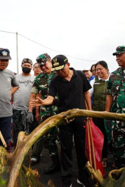 Gubernur Koster Pimpin Gerakan Bersih Sampah