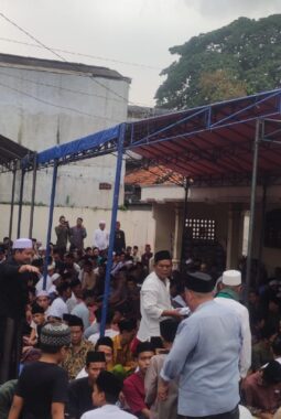 Ribuan Jemaah Hadiri Tahlilan Hari Ke-7 Almarhum Abah H. Djohari, Tokoh Masyarakat Desa Sumur Bandung