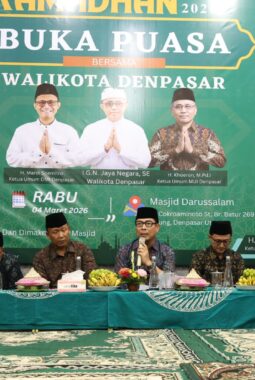 Pemkot Denpasar Buka Puasa Bersama Warga Muslim Masjid Darussalam Ubung 