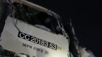 Tabrakan KA vs Truk Tepung di JPL 13 Leces, Lokomotif Blambangan Expres Ringsek