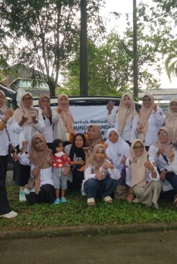 Indahnya Berbagi di Bulan Ramadan: Bundo Kanduang IKM Solear Salurkan Takjil ke Pesantren, Mushola, dan Pedagang Kecil