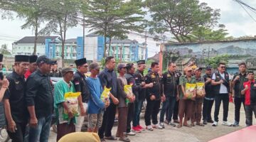 GBR Sriwijaya Bersama BaraNusa Sumatera Selatan Bagikan 1 Ton Beras untuk Tukang Bentor di Bulan Suci Ramadan