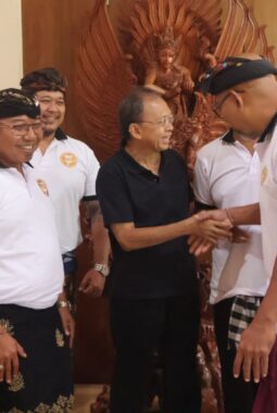 Gubernur Koster Dukung Komunitas Driver Online Berbasis Desa Adat Nusa Dua