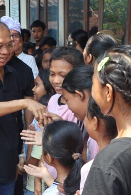 Gubernur Koster Salurkan Rp 1,26 M Perbaikan Rumah dan Santunan Korban Banjir