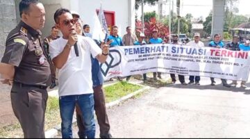 Dugaan Korupsi Dana Desa Miliaran: “Ini Bukan Lagi Dugaan, Ini Kejahatan Terstruktur!”.PST Kepung Kejati Sumsel Serahkan Laporan