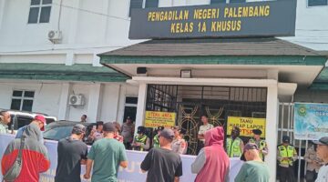 Persidangan Kasus Dugaan Korupsi Dana Pokok Pokiran (Pokir) DPRD OKU di Pengadilan Tindak Pidana korupsi (Tipikor) Palembang, CACA Sumsel Gelar Aksi di PN Palembang