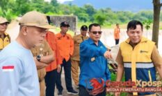 Wakil Bupati Brebes Gerak Cepat, Pimpin Peninjauan Pasca Longsor Talud Jembatan Kritis di Ketanggungan, Prioritaskan Keselamatan dan Pemulihan Akses Warga