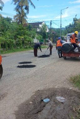 Tindak Lanjut Aduan Warga di Wadul Gus’e Dinas PU Bina Marga Jember Melalui Tim URC, Perbaiki Ruas Jalan di Kecamatan Puger