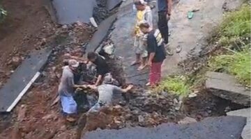 Jembatan Ambruk di Lumbang, Dua Pemuda Terluka Usai Motor Terseret Reruntuhan beton Dan aspal