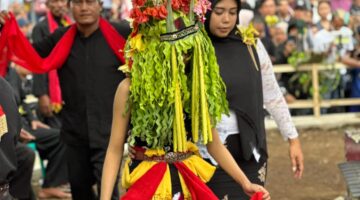 Penari Baru Hadir, Seblang Olehsari Banyuwangi Dipadati Ribuan Warga
