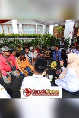 Hari Pertama Kerja Setelah Lebaran, Bupati Ipuk Halal Bihalal Bareng Pengemudi Becak, Angkot, hingga Ojol