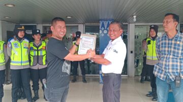 Gelar Aksi di Dinas Pendidikan Provinsi Sumsel Massa JAKOR Minta Kepala Dinas Berkomitmen Memajukan Dunia Pendidikan di Sumsel Sekaligus Serahkan Pakta Integritas