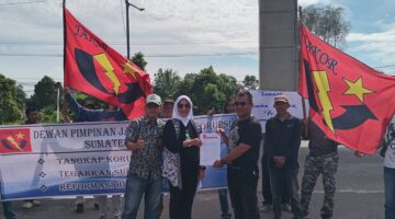 Gelar Aksi Unjuk Rasa di Kejati Sumsel, 6 Item Tuntutan JAKOR Minta Kejati Sumsel Usut Tuntas Dugaan KKN Yang Ada di Wilayah Hukum Provinsi Sumatera Selatan, Ini Yang Dilaporkan !!!