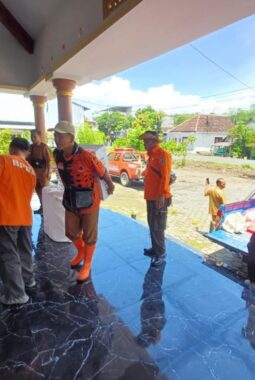 BPBD Kabupaten Probolinggo Gerak Cepat Salurkan Bantuan Korban Puting Beliung di Tongas Wetan