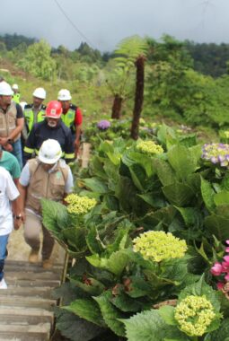 Gubernur Koster Tekankan Mutu dan Ketepatan Waktu Soal Turyapada Tower