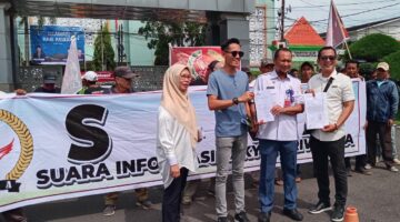 Gelar Aksi di Kantor Gubernur, Massa SIRA Minta Gubernur Sumsel Melalui DLHP Berikan Sanksi Tegas Terkait Dugaan Pencemaran Limbah PT SON