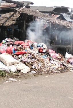 Sampah Menggunung di Pasar Pagelaran, Warga dan Pedagang Keluhkan Bau Menyengat