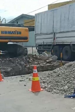 Proyek Perbaikan Jalan Raya Serang -Tangerang di Desa Sentul Jaya Balaraja Sebabkan Kepadatan, Pengendara Diimbau Waspada