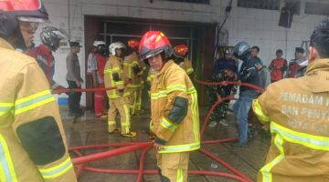 Babinsa Kodim Palembang Sigap di Tengah Kobaran Api, Kebakaran Gereja Maranata Palembang Diduga Akibat Korsleting