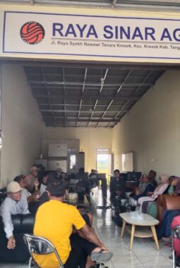 Warga Kandawati dan Cipaeh Geruduk Kantor PT RSA, Tuntut Ganti Rugi Sawah Terdampak Galian Tanah