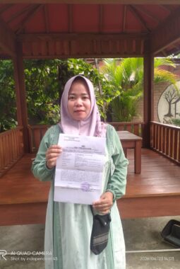 TERIAK MINTA KEADILAN! Istri Korban Desak Polres Serang Tangkap Preman yang Keroyok Suami & Anak