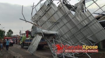 Diterjang Puting Beliung 30 Menit, 25 Rumah dan Kios di Desa Cipelem Brebes Porak-Poranda