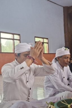Perkuat Spiritual, Siswa SMPN 1 Sukapura Gelar Perayaan Pagerwesi