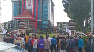 Massa SCW Datangi Polda Sumsel, Desak Penetapan Tersangka Kasus Dugaan Penyerobotan Tanah di Desa Mangsang Muba