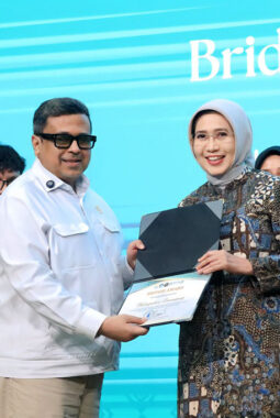 Pemkab Lumajang mendapat Penghargaan Bronze Award UB Halal Metric 2026, dalam Ajang IHES