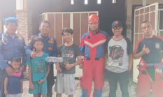Respon Cepat Call Center 112, Damkar Kota Probolinggo Jinakkan Ular di Permukiman Warga Kedopok