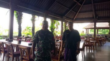 Pengabdian Tanpa Batas, Babinsa Kawal Piodalan Desa Adat Blahbatuh
