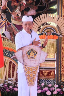 Gubernur Koster Kembalikan Keagungan Parahyangan Pura Besakih