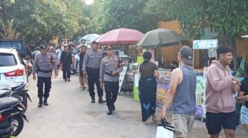 Patroli Jalan Kaki Di Kawasan Wisata, Polsek Denpasar Selatan Pastikan Situasi Tetap Kondusif