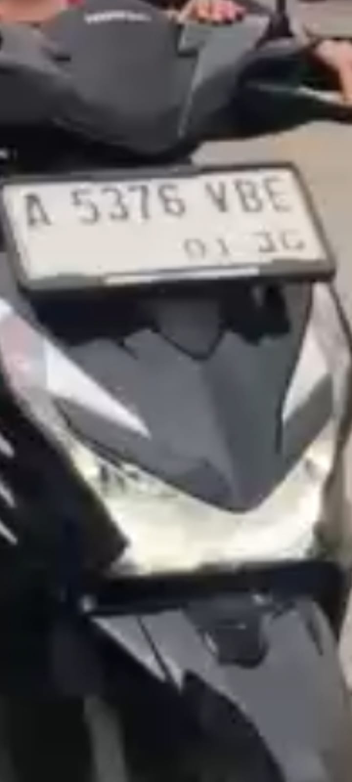 Motor Honda Beat Hilang di Cisoka, Tangerang, Terekam CCTV Dua Pelaku