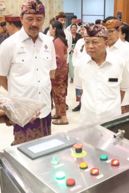 Gubernur Koster Tegaskan Pelaku Usaha Pariwisata Wajib Kelola Sampah Mandiri