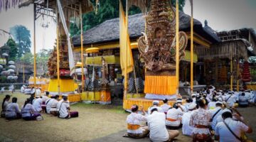 Pemkab Bangli Melaksanakan Bhakti Penganyar Di Pura Samuantiga