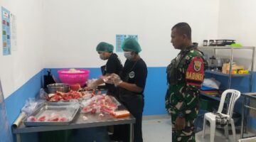 Dukung Generasi Sehat, Babinsa Pantau Distribusi 949 Paket Makan Bergizi Gratis