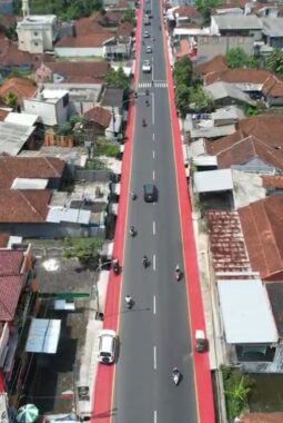 Tingkatkan Keselamatan Jalan, UPTD PJ2WP V Jabar Lakukan Pengecatan Bahu jalan di Ruas Jalan Provinsi