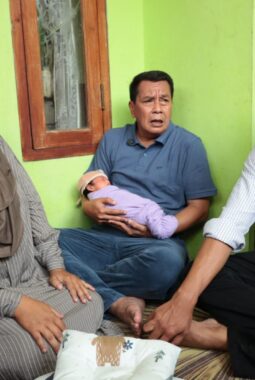 Bupati Tangerang Kunjungi Bayi Bernama Moch. Maesyal Rasyid di Sepatan