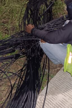 Semrawut Kabel Fiber Optik di Jalan Kemiri Tangerang Dinilai Rusak Estetika Kota