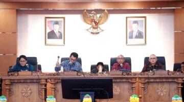 Wagub Giri Prasta Sampaikan Pendapat Terhadap Raperda Tentang Perubahan Atas Perda Pajak Dan Retribusi Daerah