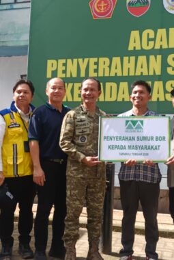 Kasum TNI Letjen Richard Tampubolon dan Bupati Tapteng Resmikan Sumur Bor untuk Warga Huntara